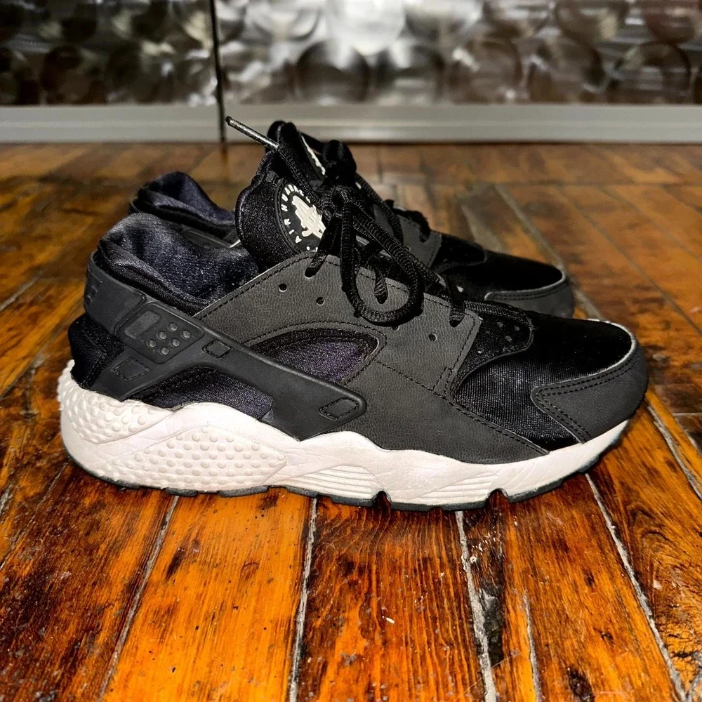 Nike Air Huarache Sneakers Women's Size 8 Matte Black Leather Comfort Lace Up